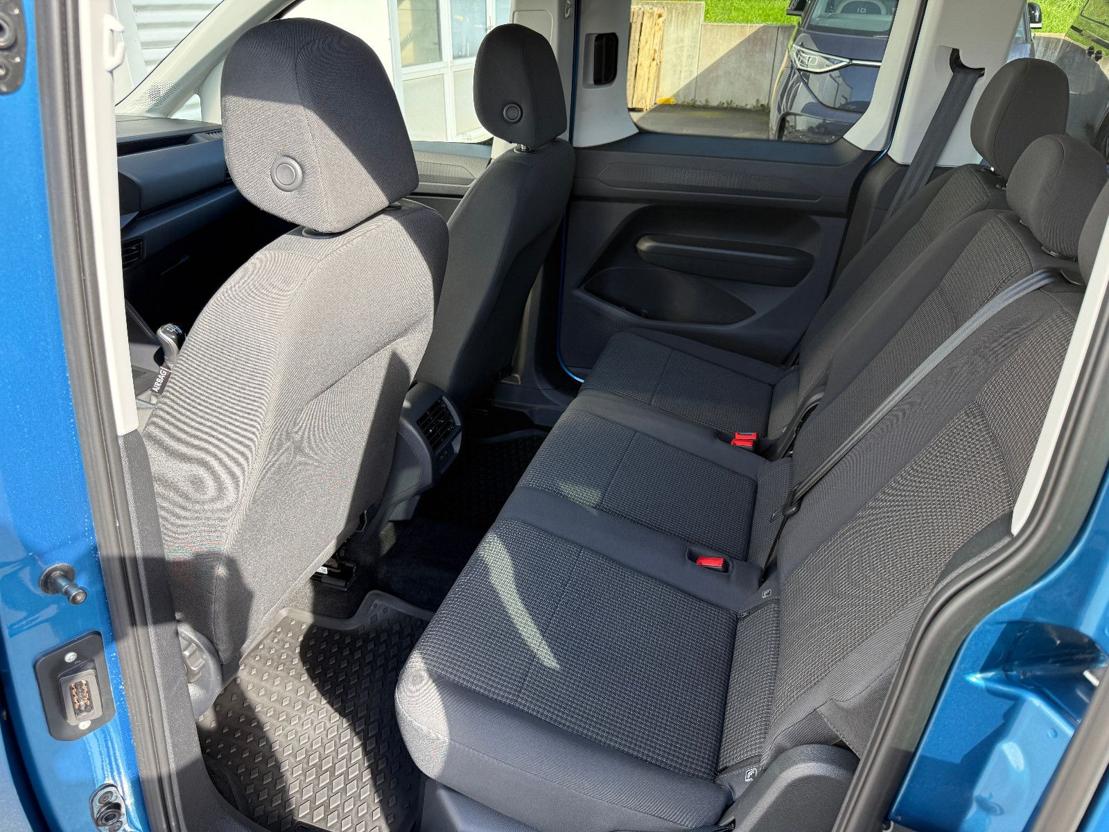 Fahrzeugabbildung Volkswagen Caddy 2.0 TDI Navi GRA LED SHZ Rückfahrkamera