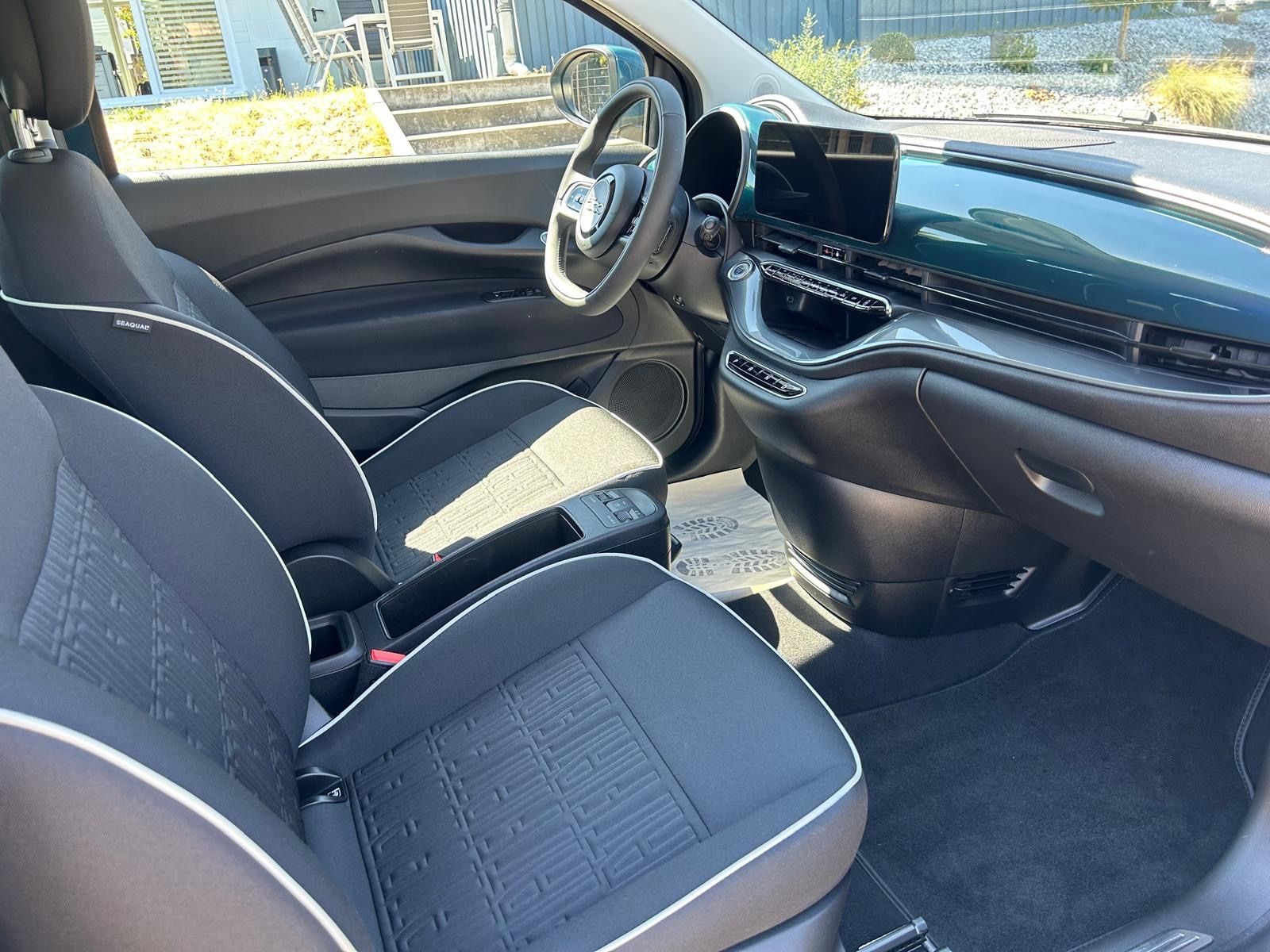 Fahrzeugabbildung Fiat 500e°Style Paket°42 kWh°Alu°Navi°1.Hnd°SOH 97,5%