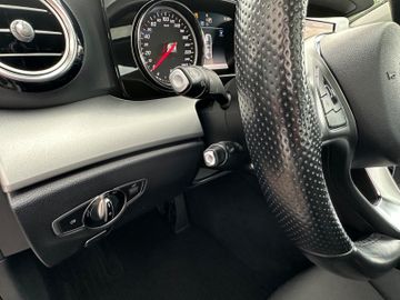 Fahrzeugabbildung Mercedes-Benz E 250 Limousine Avantgarde Pano