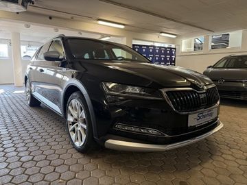 Fotografie des Skoda Superb Combi 2,0l TDI DSG Scout 4x4