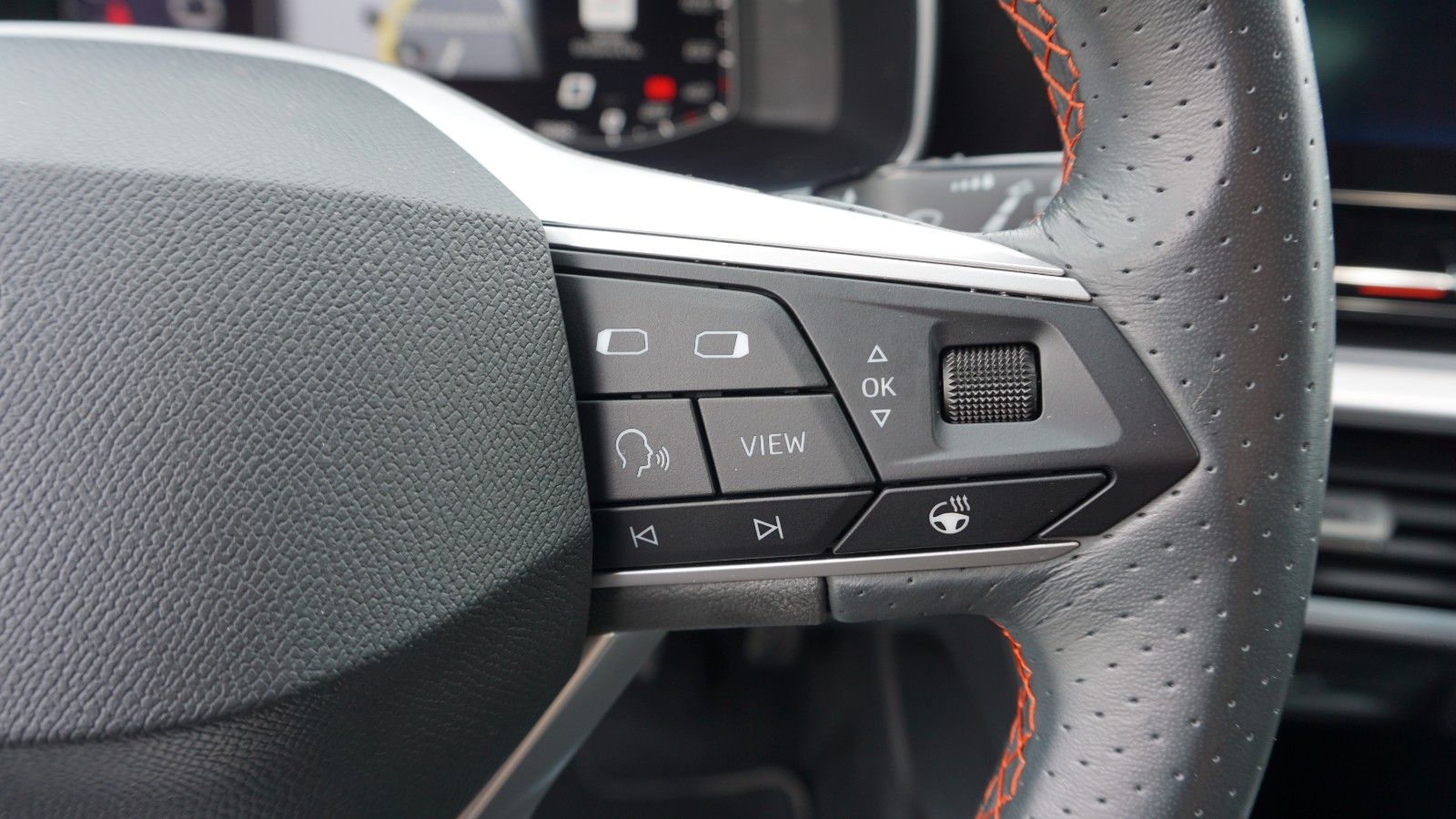 Fahrzeugabbildung SEAT Leon FR, SEAT Garantie, Navi, Sportfahrwerk, LED