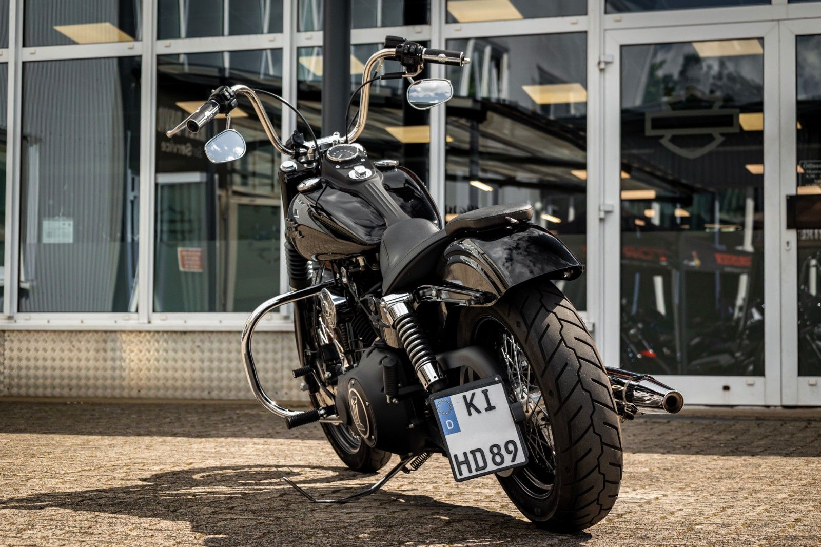 Fahrzeugabbildung Harley-Davidson DYNA STREET BOB FXDB 103 - Vorverlegte Fußrasten