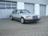 Mercedes-Benz E 230 - Mercedes-Benz E 230 aus 1990