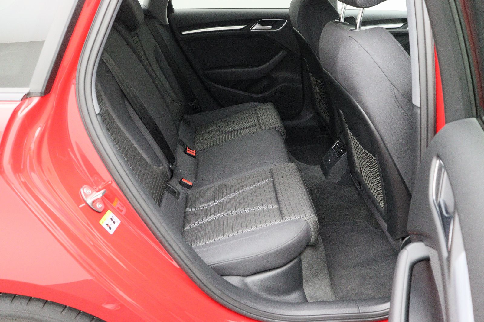 Fahrzeugabbildung Audi A3 Sportback 35 TFSI sport Navi AHK LED