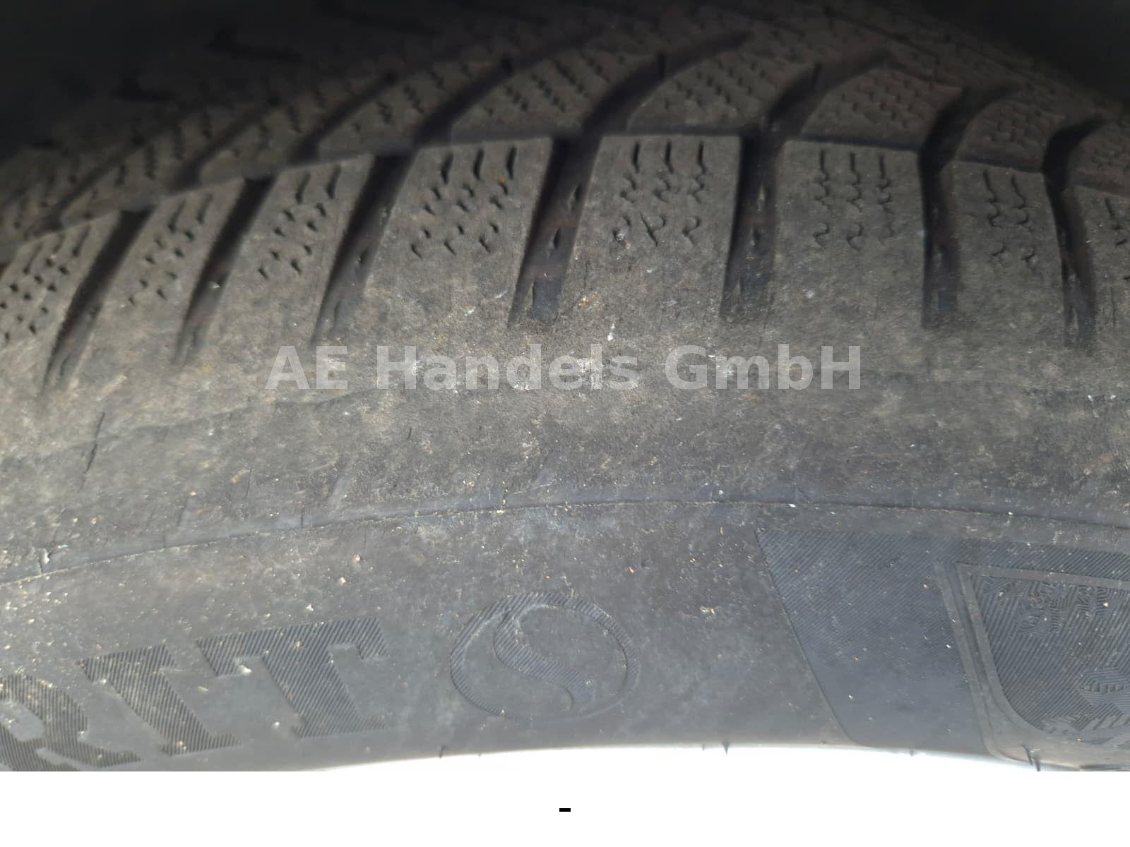 Mercedes-Benz E250 2013 — photo 17
