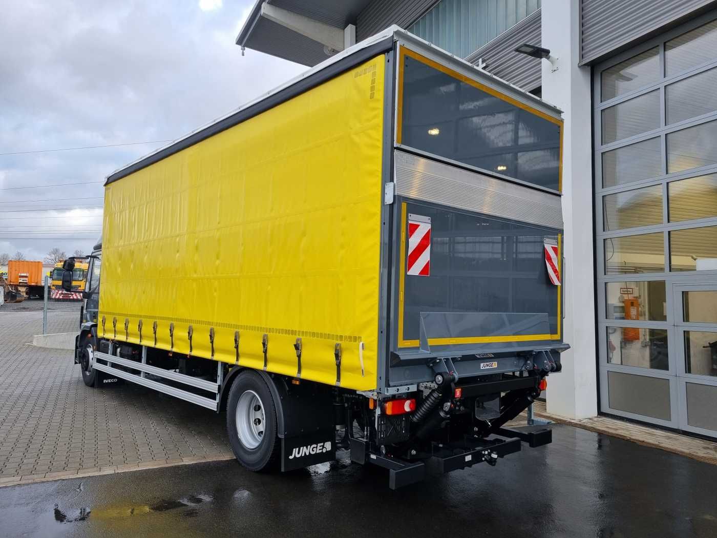 Fahrzeugabbildung Iveco Eurocargo ML180E32/FP Curtainsider + LBW 2x AHK