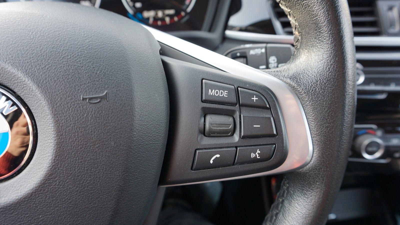 Fahrzeugabbildung BMW X1 sDrive 18i Sport Line, Kamera, PDC, Panorama