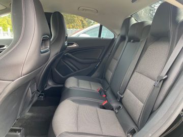 Fahrzeugabbildung Mercedes-Benz CLA 200*Navi*Bluetooth*Tempomat*Klima*