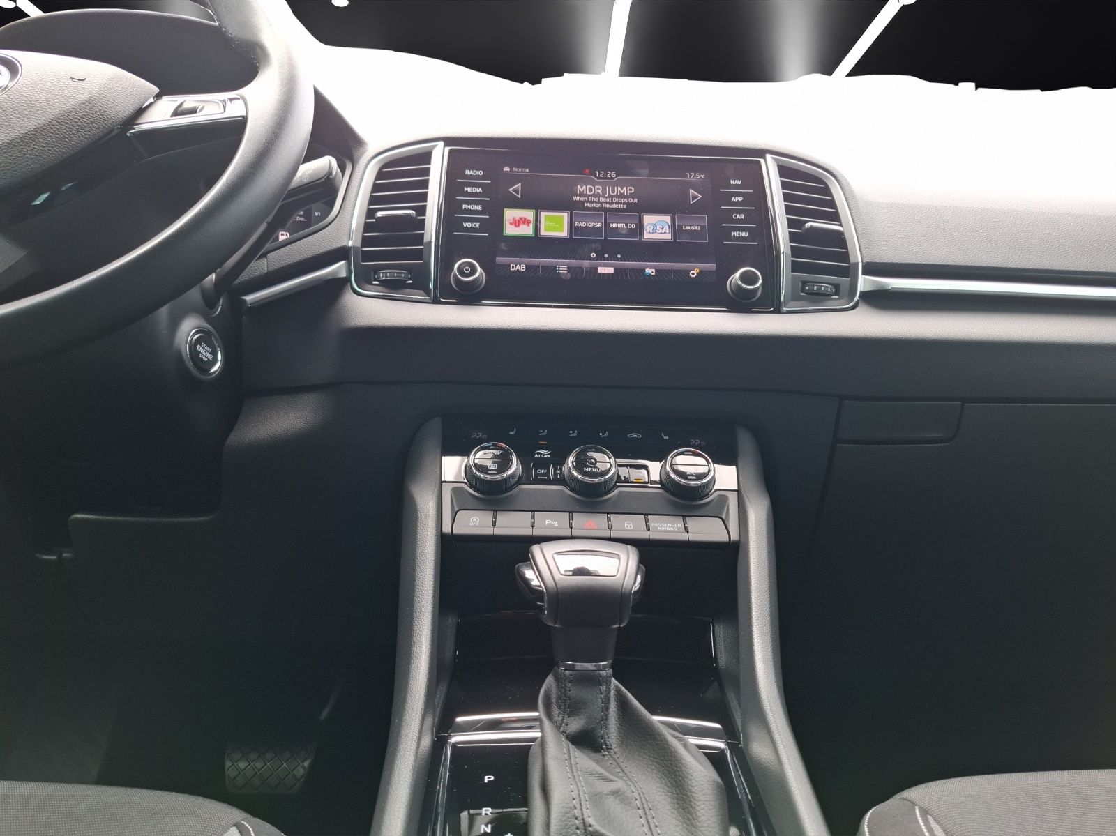 Fahrzeugabbildung SKODA Karoq TSI Drive-125 DSG LED Navi AID ACC RFK SH