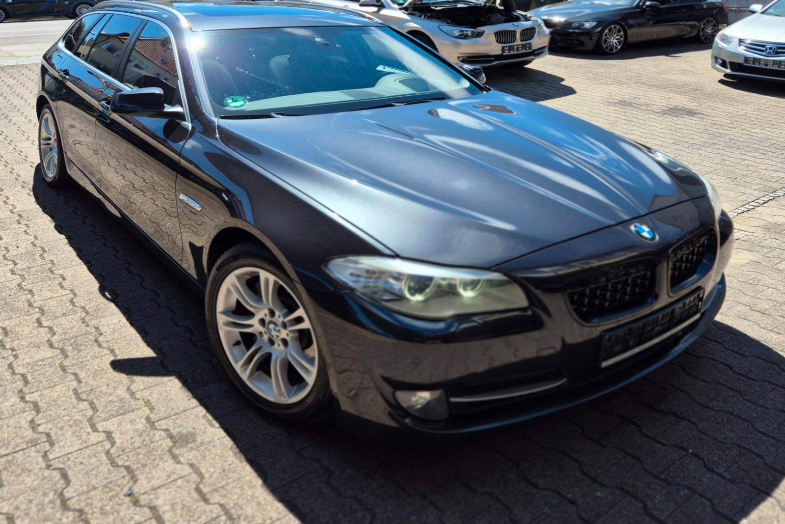 BMW 528 5erTouring 528 i xDrive -PANO/AHK/Insp.NEU!