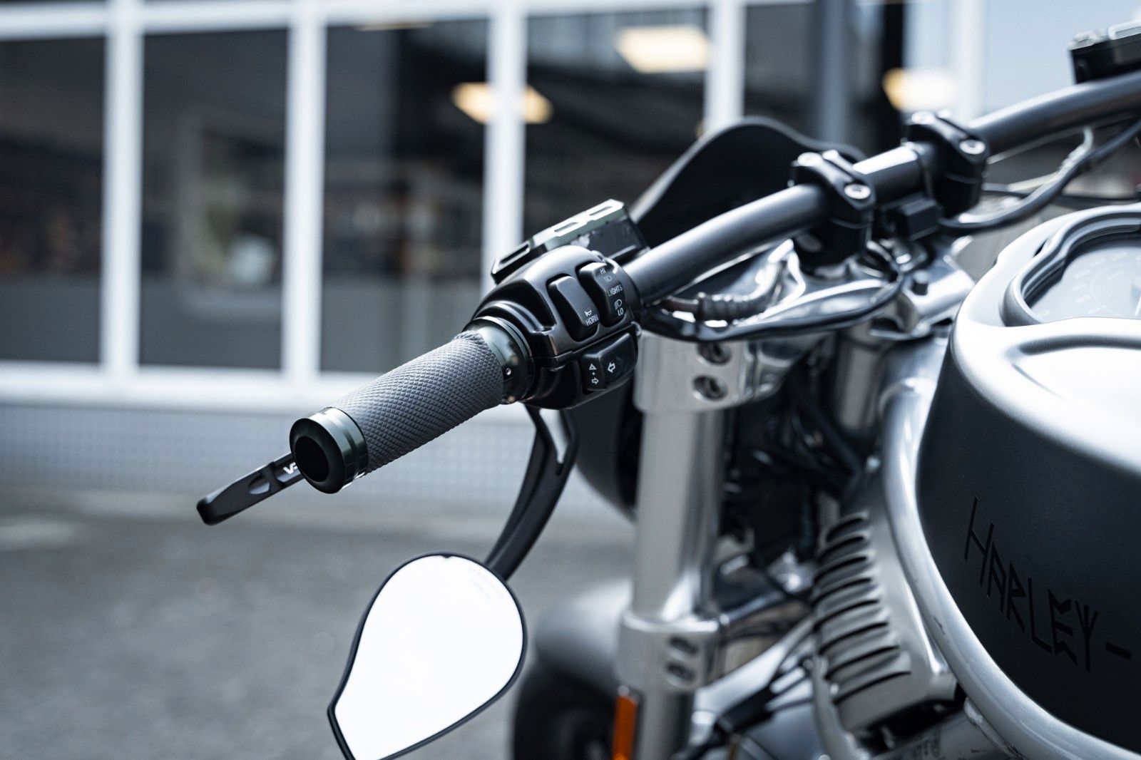 Fahrzeugabbildung Harley-Davidson VRSCR STREET ROD - REMUS ENDSCHALLDÄMPFER -