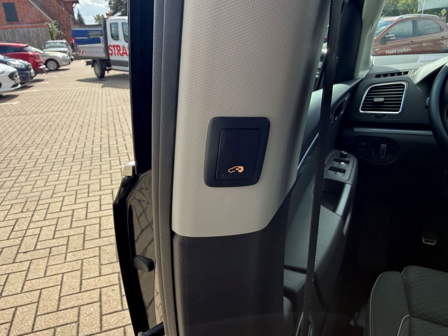 Fahrzeugabbildung Volkswagen Sharan Active Comfortline ACC SHZ Navi Dynau Bi-