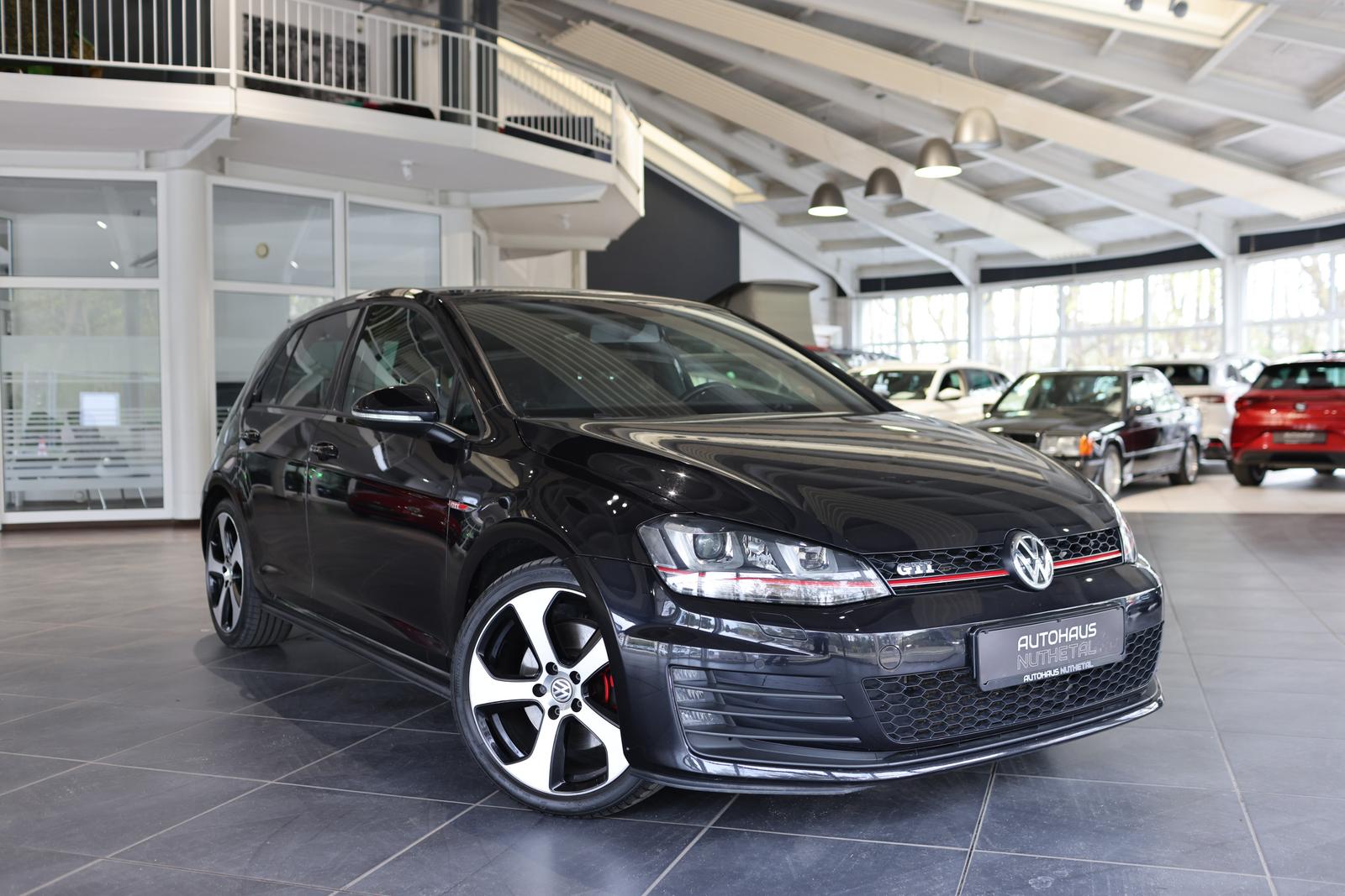 Volkswagen Golf VII 2,0 GTI BMT SCHALTER / 2. BESITZ