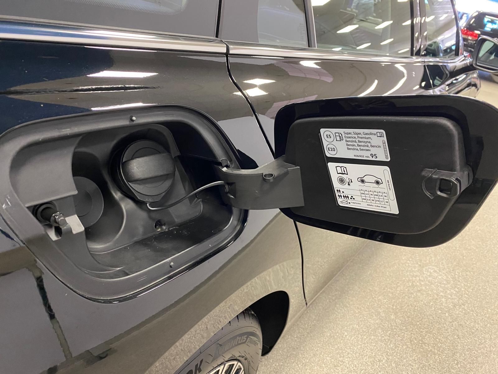 Fahrzeugabbildung Volkswagen Passat Variant 1.5 eTSI Elegance AHK+MATRIX+ACC+