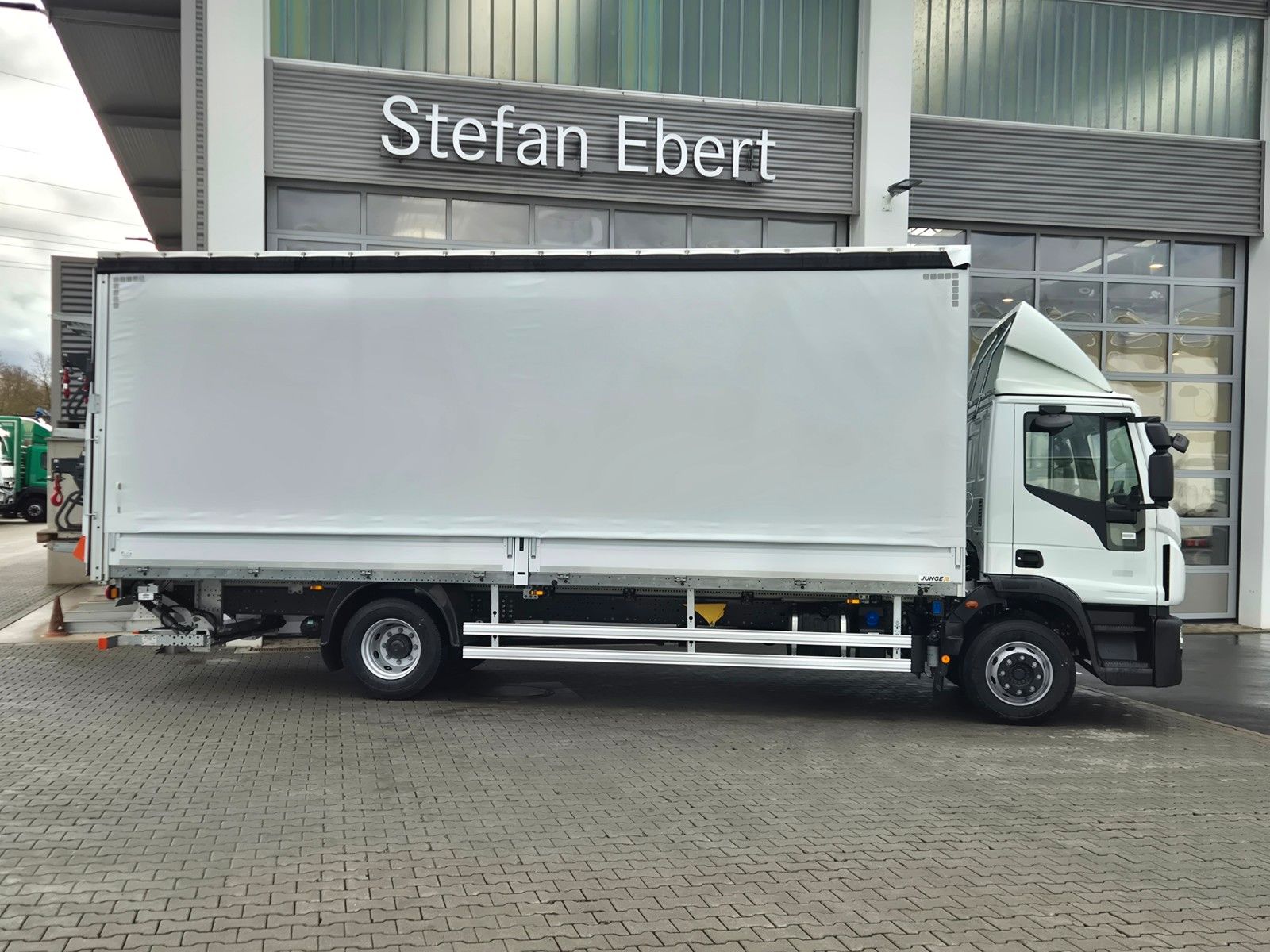 Fahrzeugabbildung Iveco Eurocargo ML140E25/P LBW 1.500kg 7.280mm