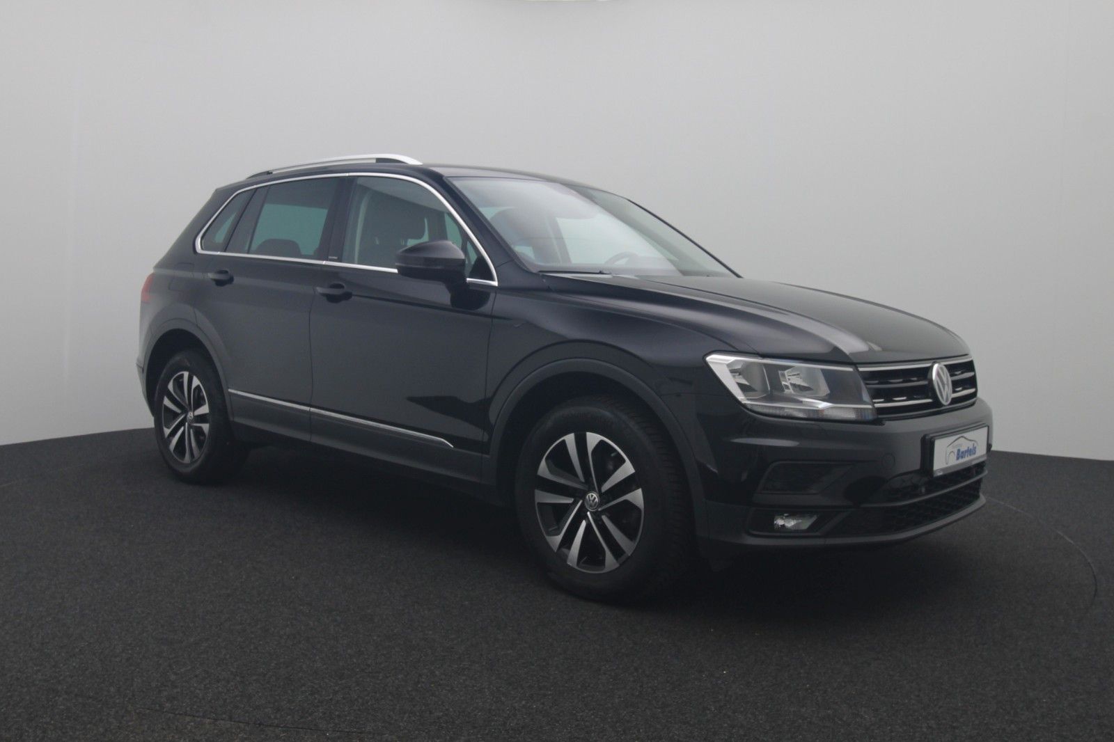 Fahrzeugabbildung Volkswagen Tiguan IQ.DRIVE 4Motion  ACC Navi AHK PDC