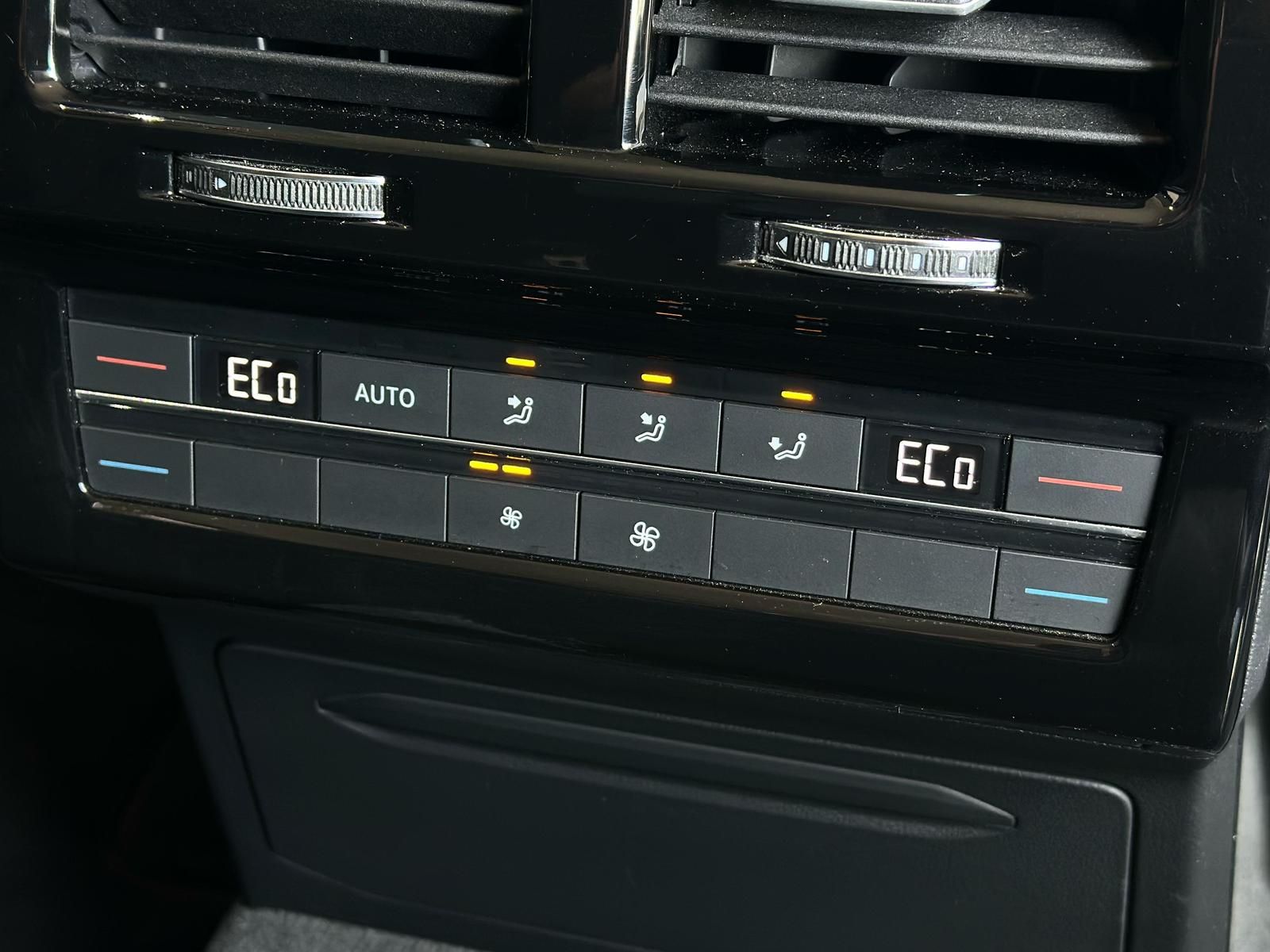 VW Touareg 3.0TDI ELEGANCE 4MOTION LED#AHK#KEYLE#SH - Image 22