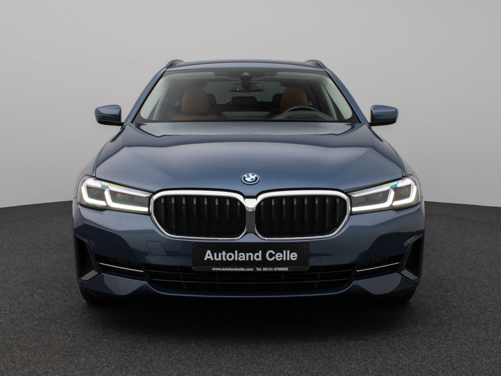 Fahrzeugabbildung BMW 530e Panorama Kamera HUD DAB HiFi Alarm Sport