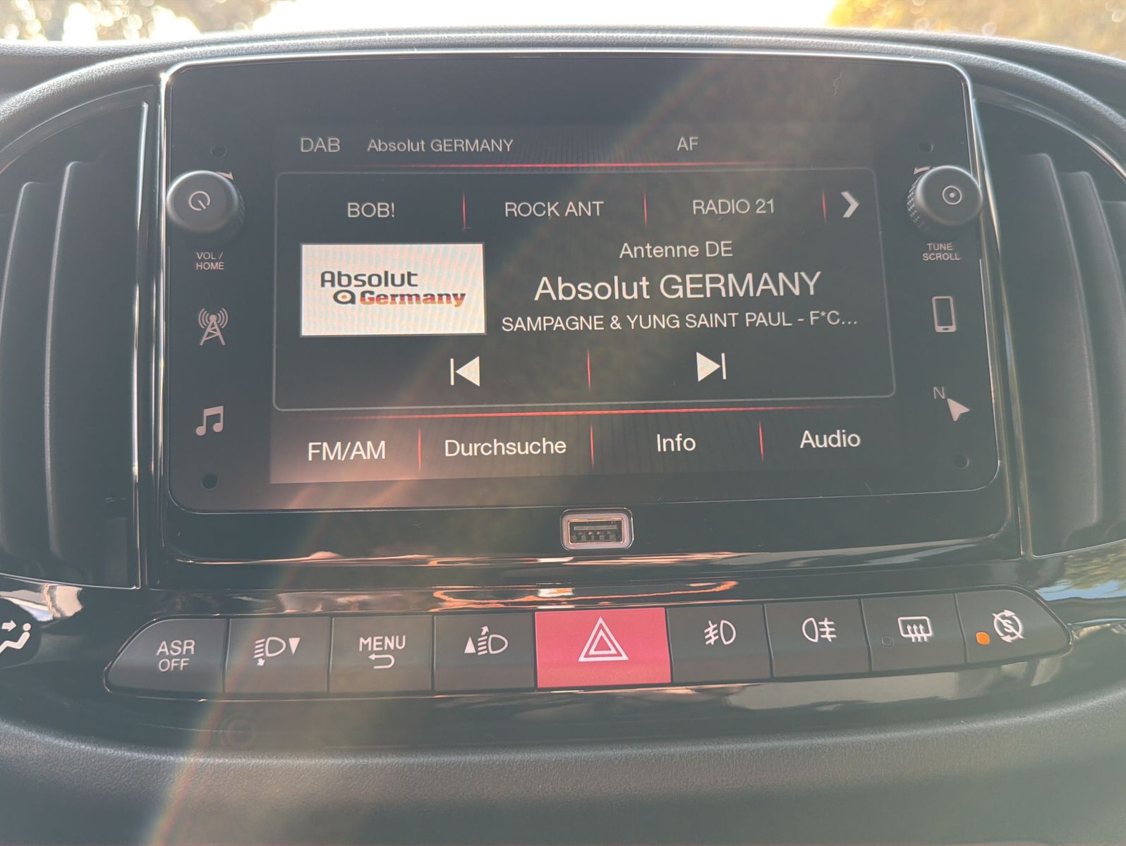 Fahrzeugabbildung Fiat Doblo 1.6 SX 3 Sitze NAVI KAMERA GARANTIE 12/202