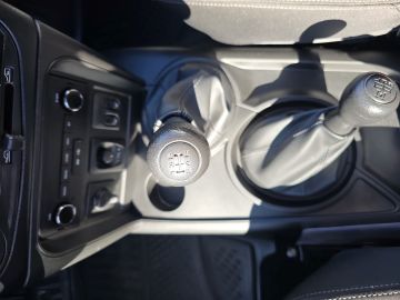 Bild 15 Lada Niva Travel AHK Sperrdiff. Rückfahrkam. Klima Al