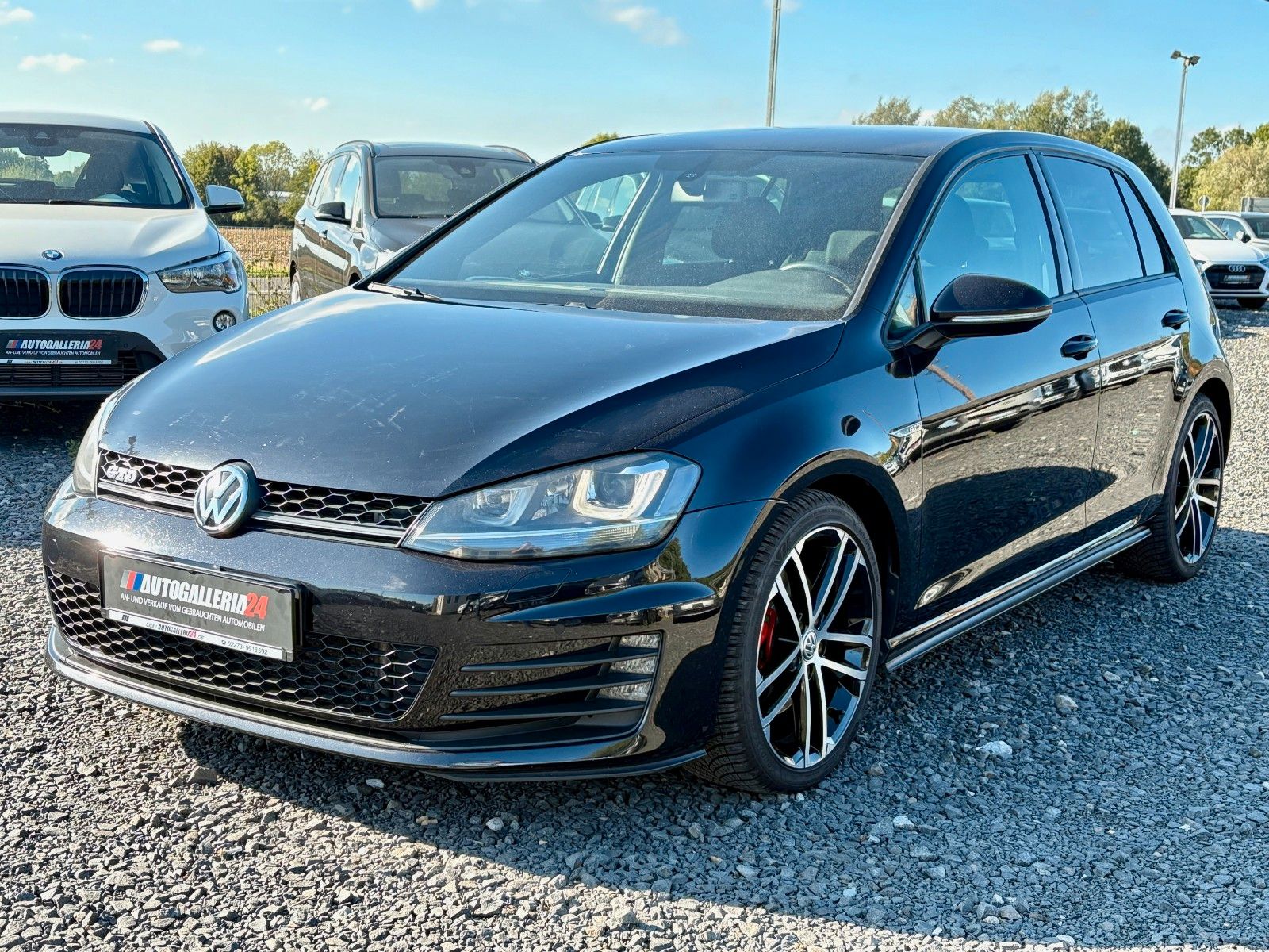 Fahrzeugabbildung Volkswagen Golf VII DSG GTD SPORT Navi Xenon 1.HAND AHK PDC