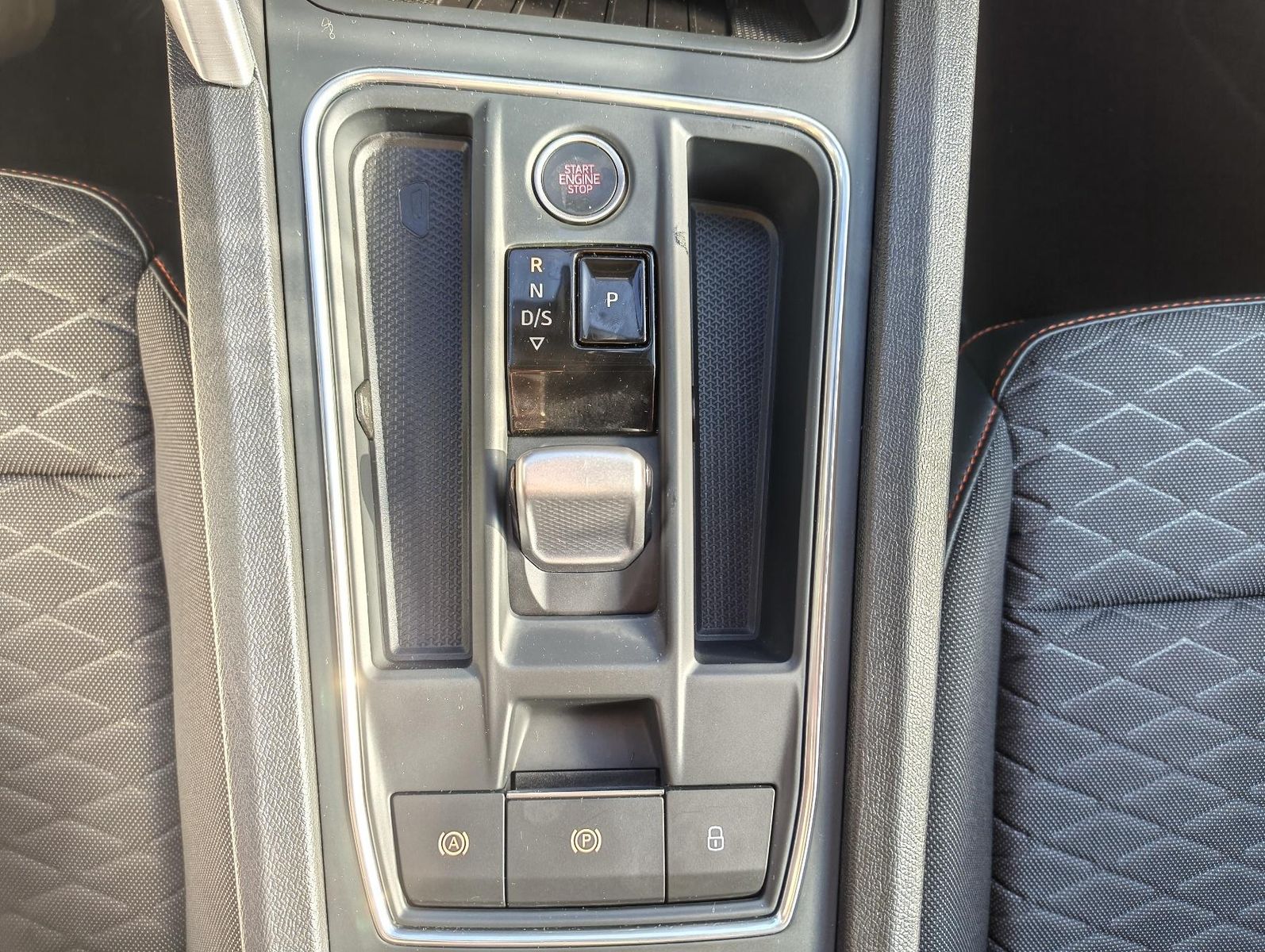 Fahrzeugabbildung SEAT Leon Sportstourer FR 2.0 TDI DSG