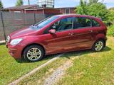 Mercedes-Benz B 180 CDI - - Mercedes-Benz B 180: Rot, Metallic