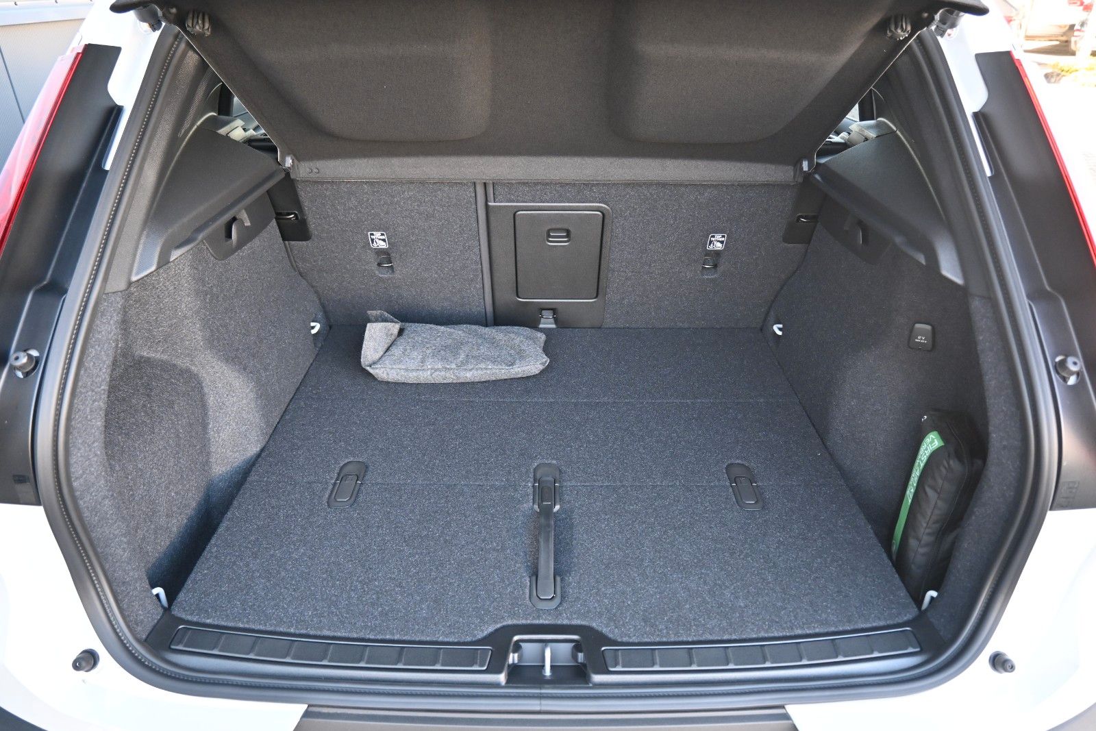 Fahrzeugabbildung Volvo XC40 B4 DKG Plus Black Edition*FSHZG*360°*ACC