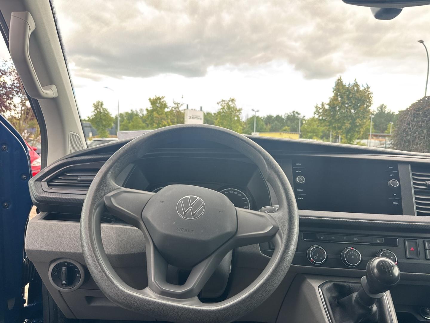 Volkswagen T6.1 Kasten 2.0 TDI L1H1 AHK Navi LED Dyn. Kurve