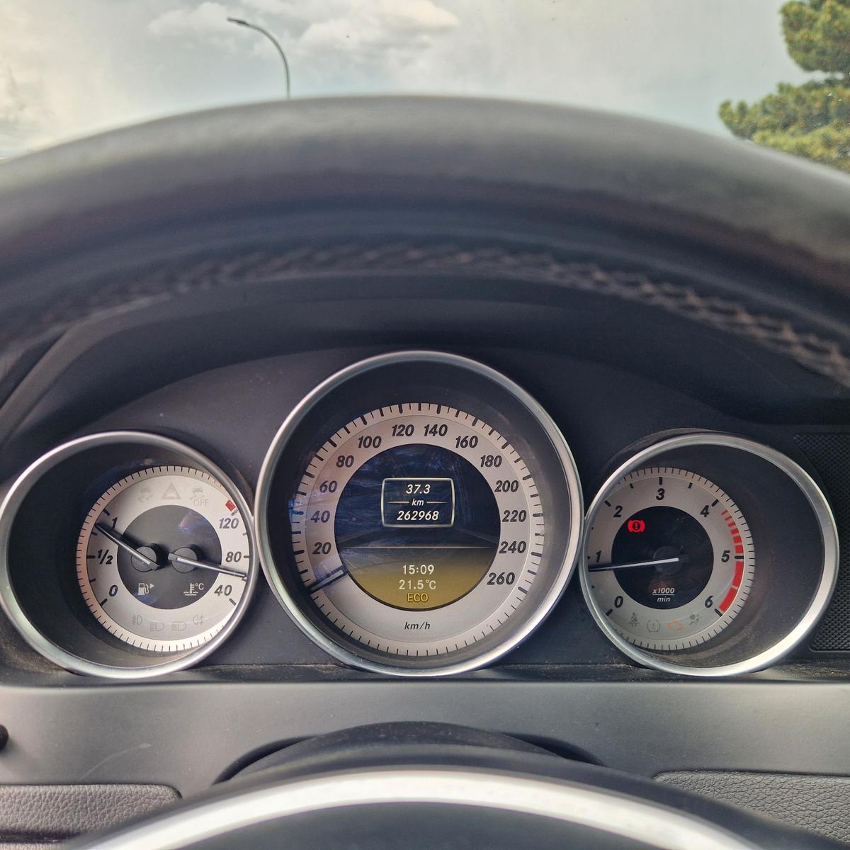 Mercedes-Benz C220 2012 — photo 20