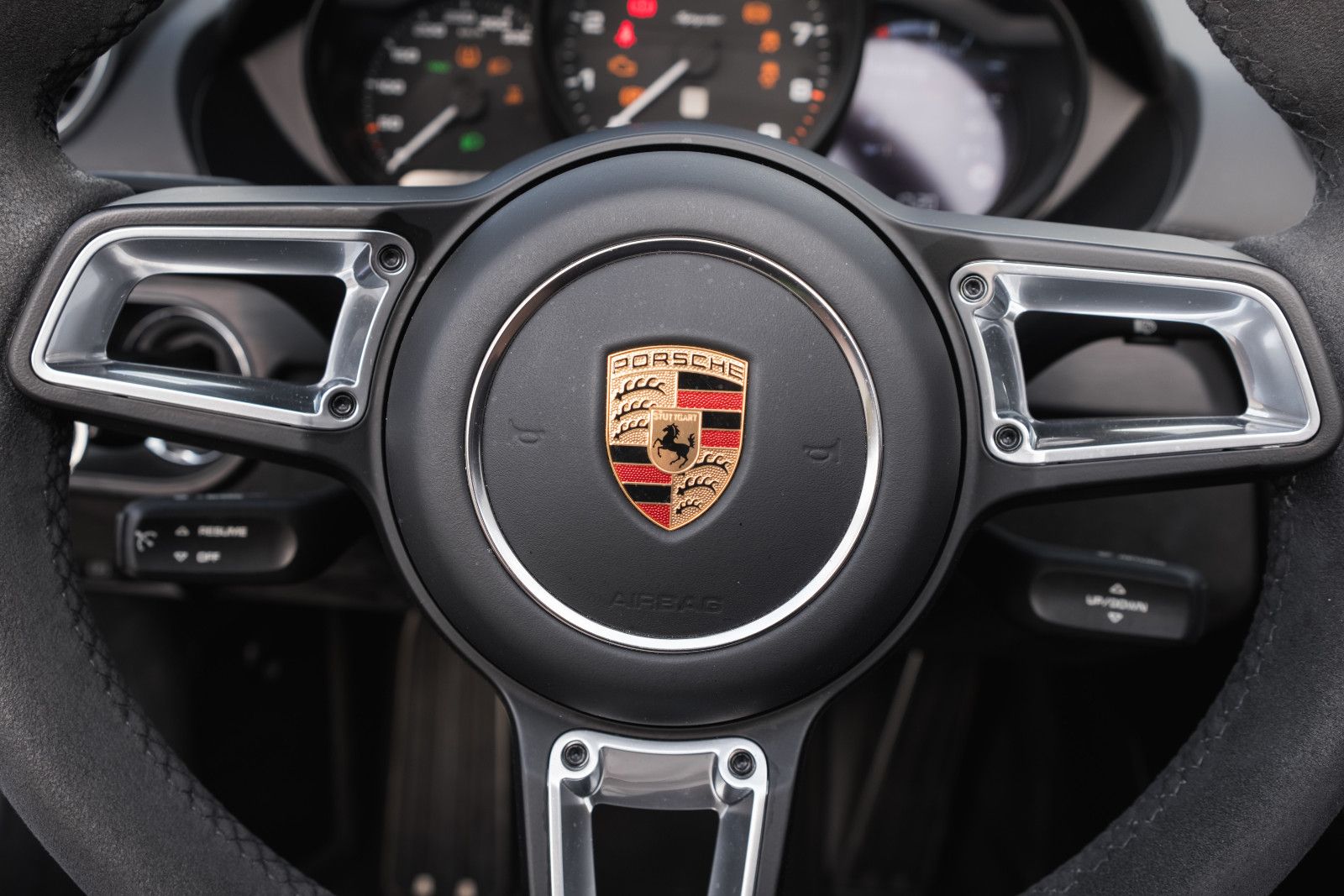 Fahrzeugabbildung Porsche Boxster 718 Spyder-BOSE -Sound-Approved-1. Hand