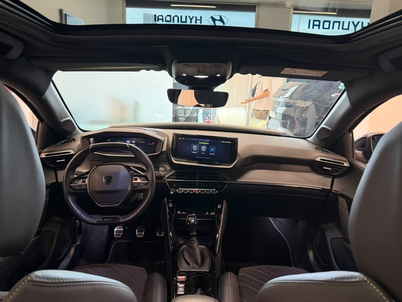 Peugeot 208 PureTech 100 Stop&Start 5 porte GT imagem 3