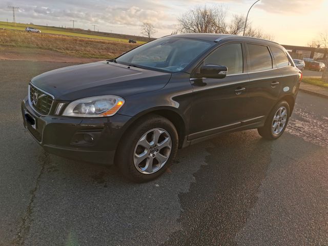 Volvo XC60, Xenon, Leder, GlasDach,4X4