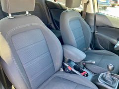 Fahrzeugabbildung Fiat Tipo Kombi 1.0 Life AAC AHK LED KAMERA PDC VORN