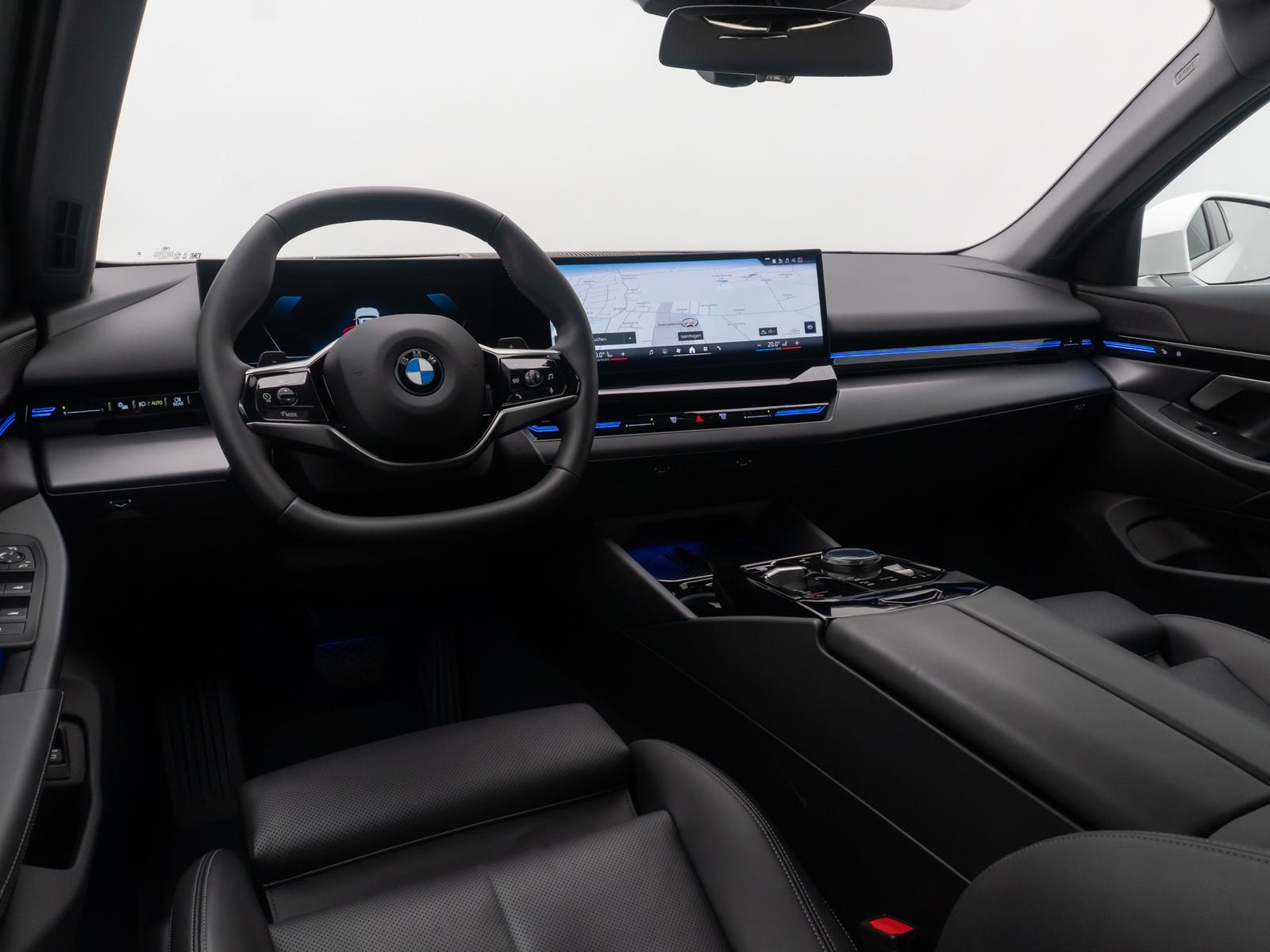BMW 530e Kamera DAB Alarm DigitKey Widscreen 19Zoll