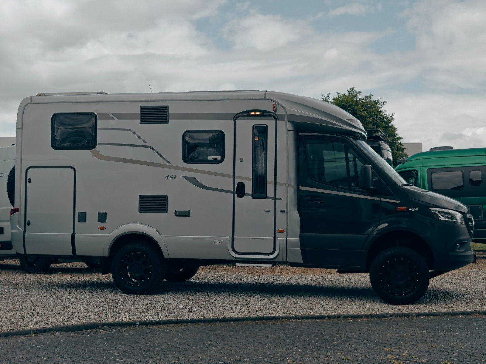 Fahrzeugabbildung HYMER / ERIBA / HYMERCAR ML - T 560 4x4 ALLRAD - AUS 1. HAND!