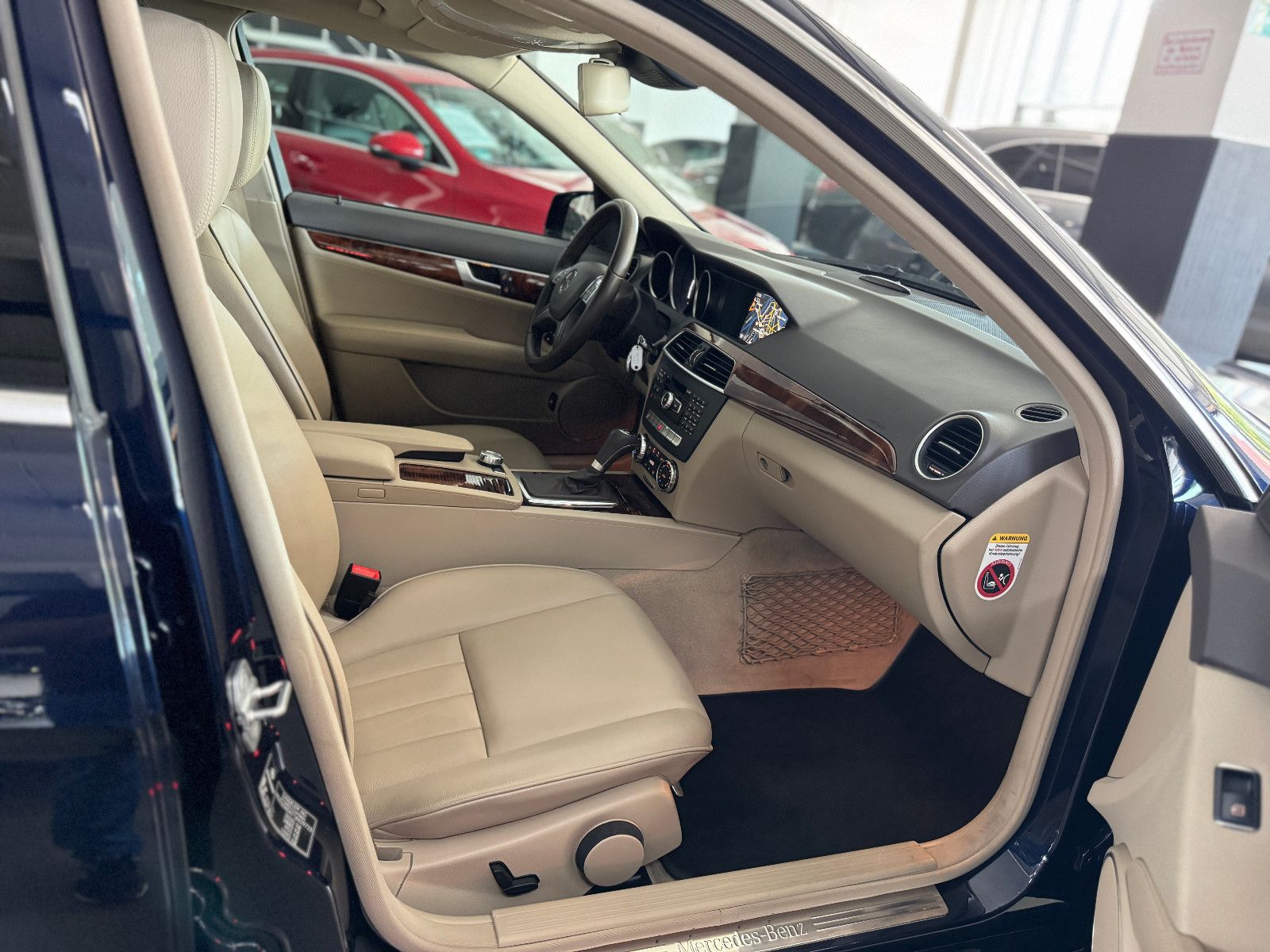 Fahrzeugabbildung Mercedes-Benz C 250 CGI BE 7GT ELEGANCE COMAND ILS KAMERA 1.VB