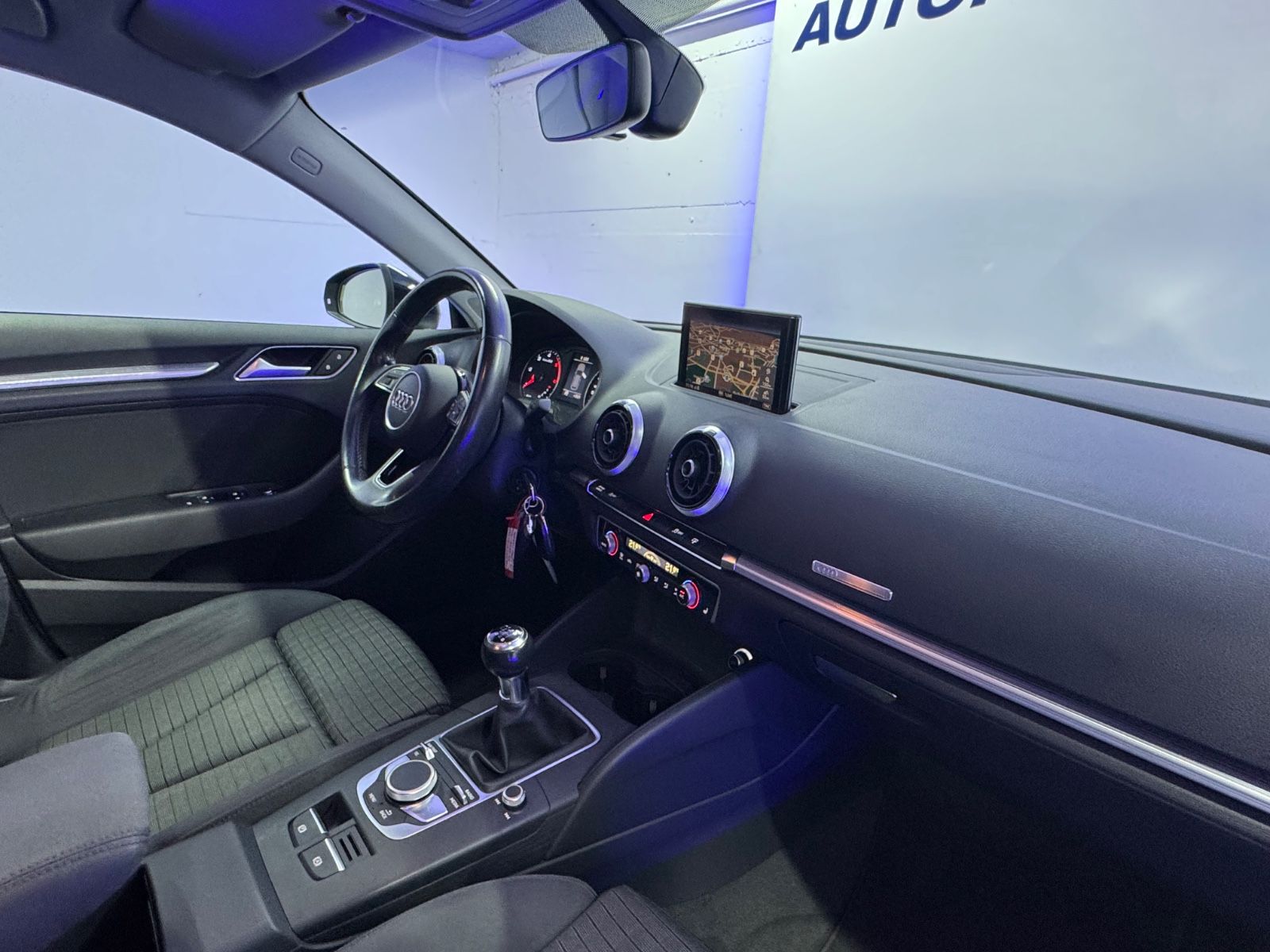 Audi A3 Sportback 2.0 TDI S line PANO NAVI LED STDHZG foto 18