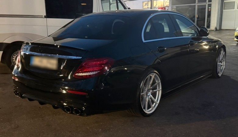 Image of Mercedes-Benz E 350
