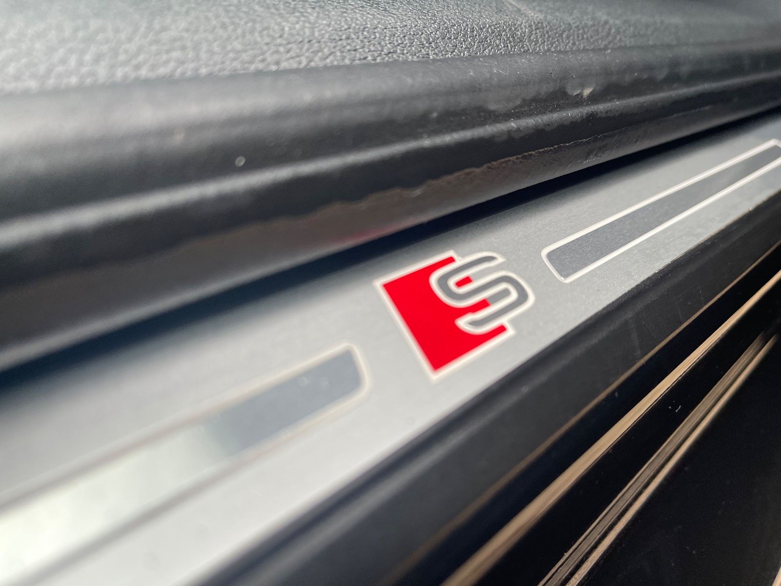 Fahrzeugabbildung Audi A4 Avant S-Line AHK*LED*PDC*TEILLEDER*TEMPO+