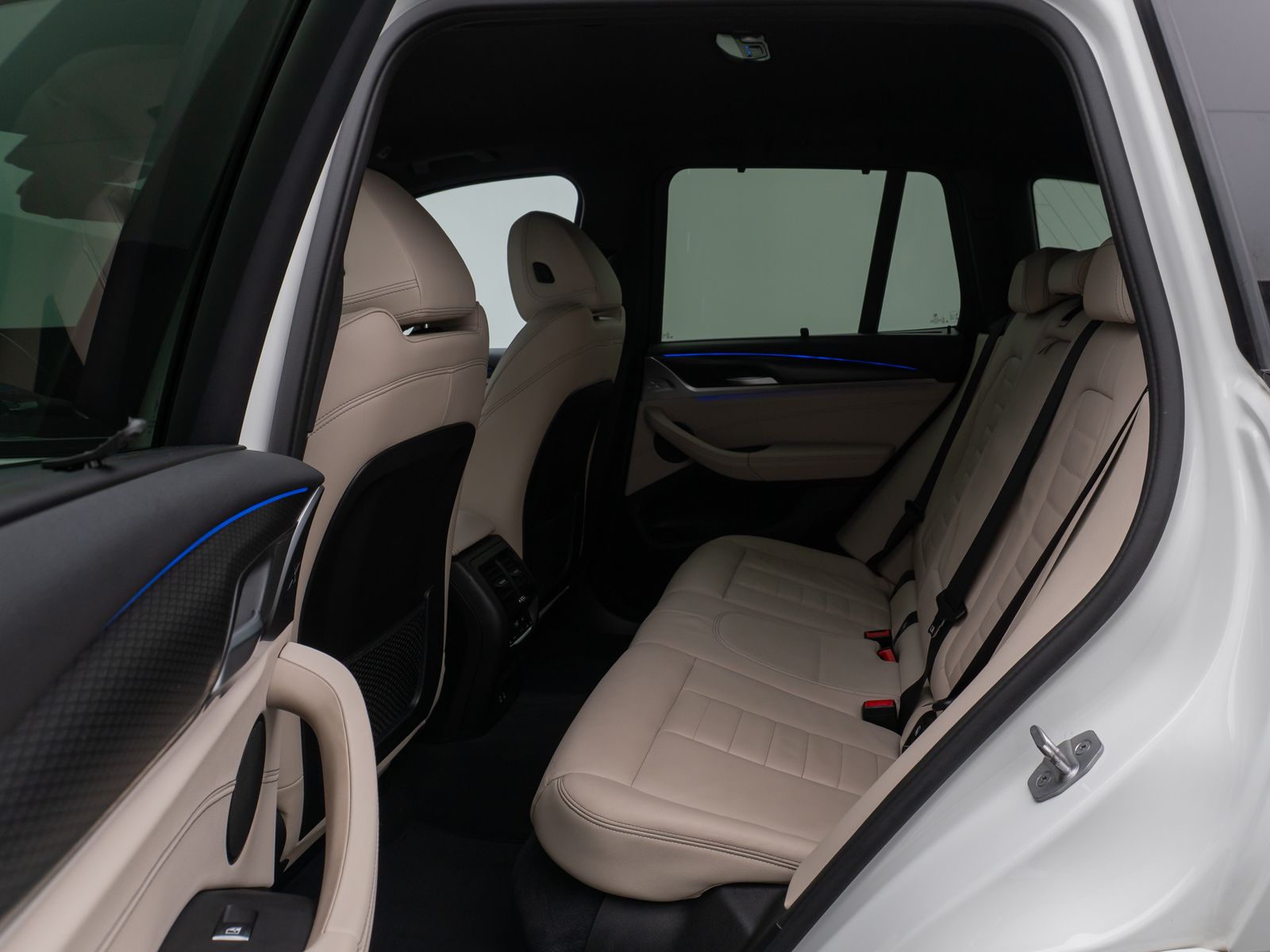 Fahrzeugabbildung BMW X3 xD30d M Sport Kamera DAB HiFi AHK Komfort 20"