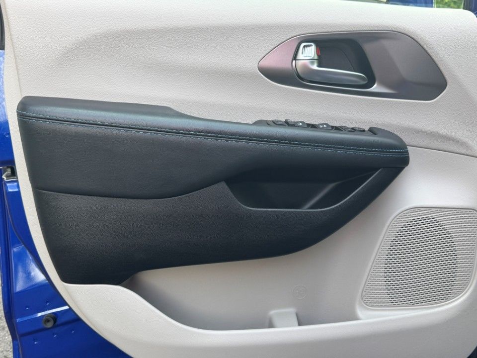 Fahrzeugabbildung Chrysler Pacifica 3.6 LX touring Allrad PDC ACC UFF
