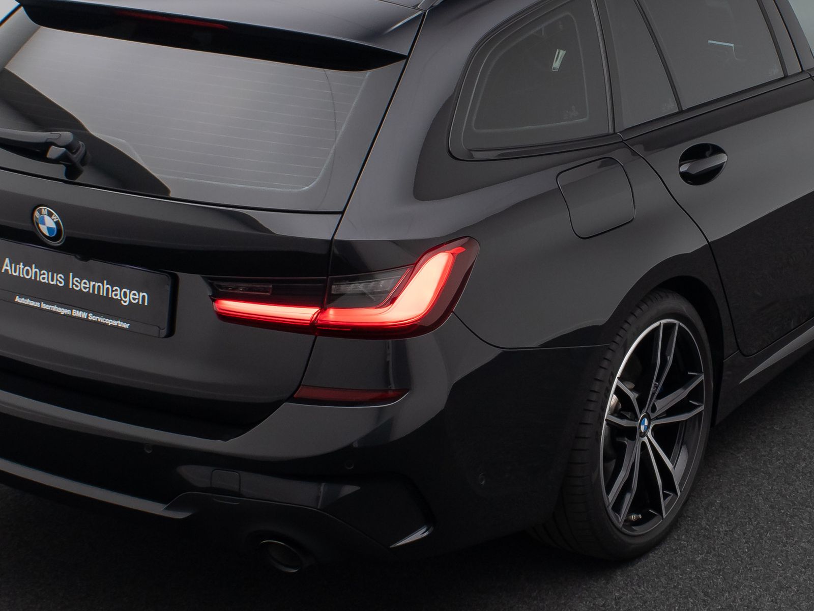 Fahrzeugabbildung BMW 330e M Sport Kamera DAB HiFi Laser Panorama HUD