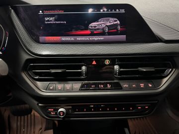 Fahrzeugverkauf 19 BMW 118 d Sport Line AT LED Shadow Line Navi