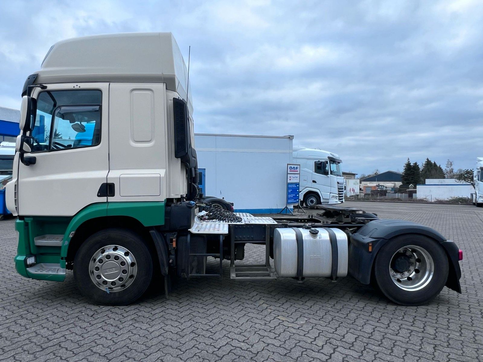 Fahrzeugabbildung DAF CF 450 FT SC, Intarder