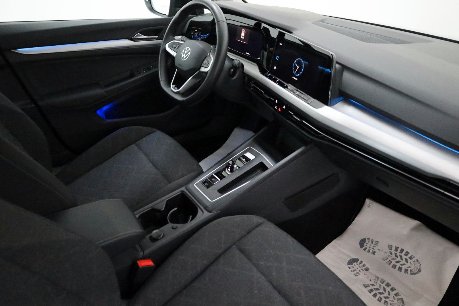 Fahrzeugabbildung Volkswagen Golf VIII Variant Life Navi,LED,SH,PDC,ACC,SR+WR