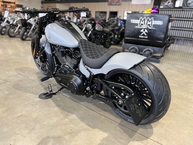 Fahrzeugabbildung Harley-Davidson FXBR Breakout 117cui Gray Thunder Umbau