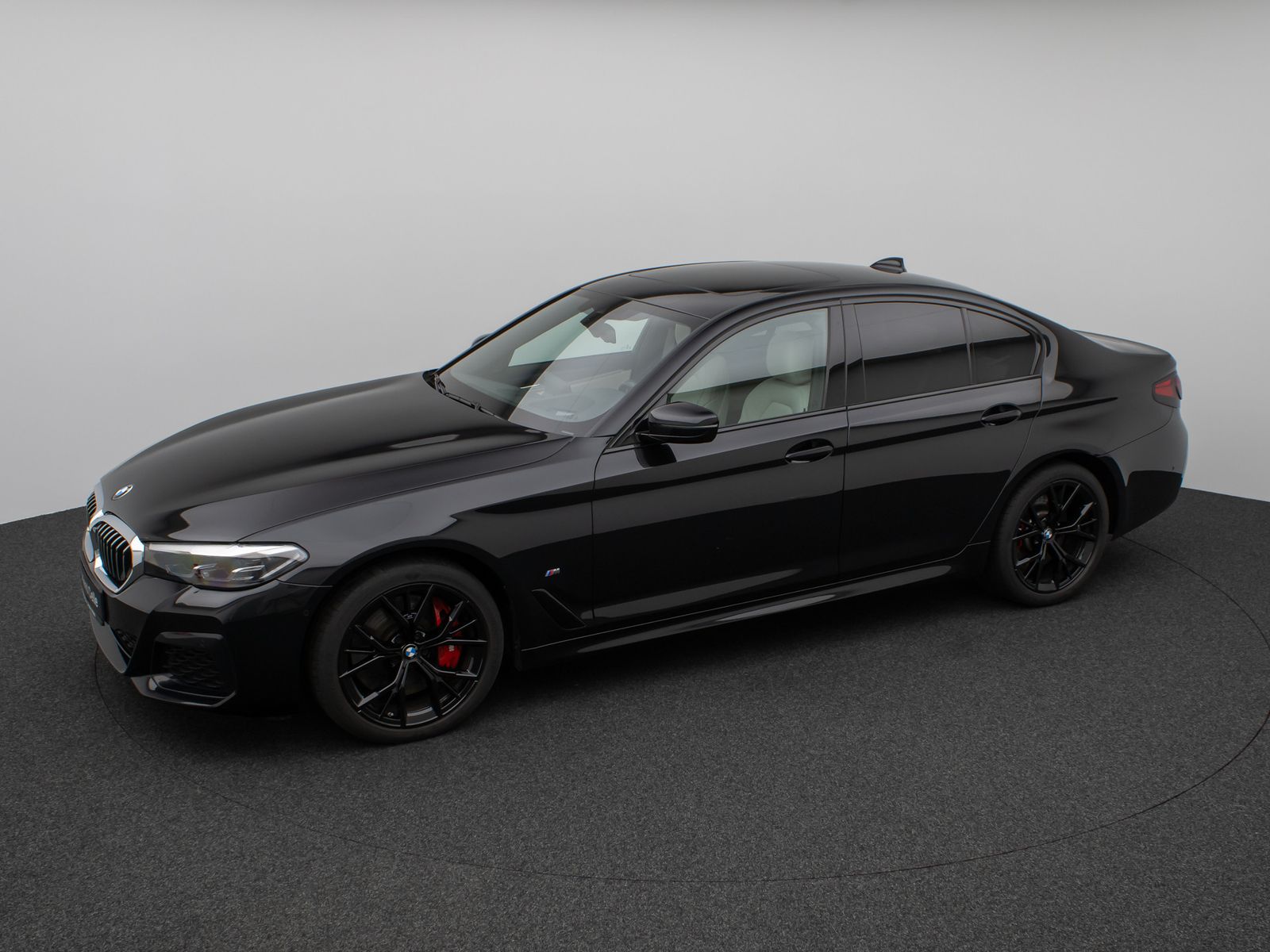 Fahrzeugabbildung BMW 540i xD M Sport Glasdach Kamera HUD DAB H/K 19"
