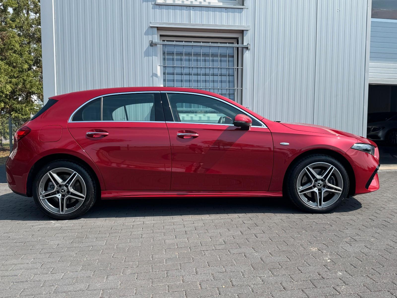 Mercedes-Benz A 250 e AMG DCT WIDESCREEN LED KAMERA AMBIENTEBE
