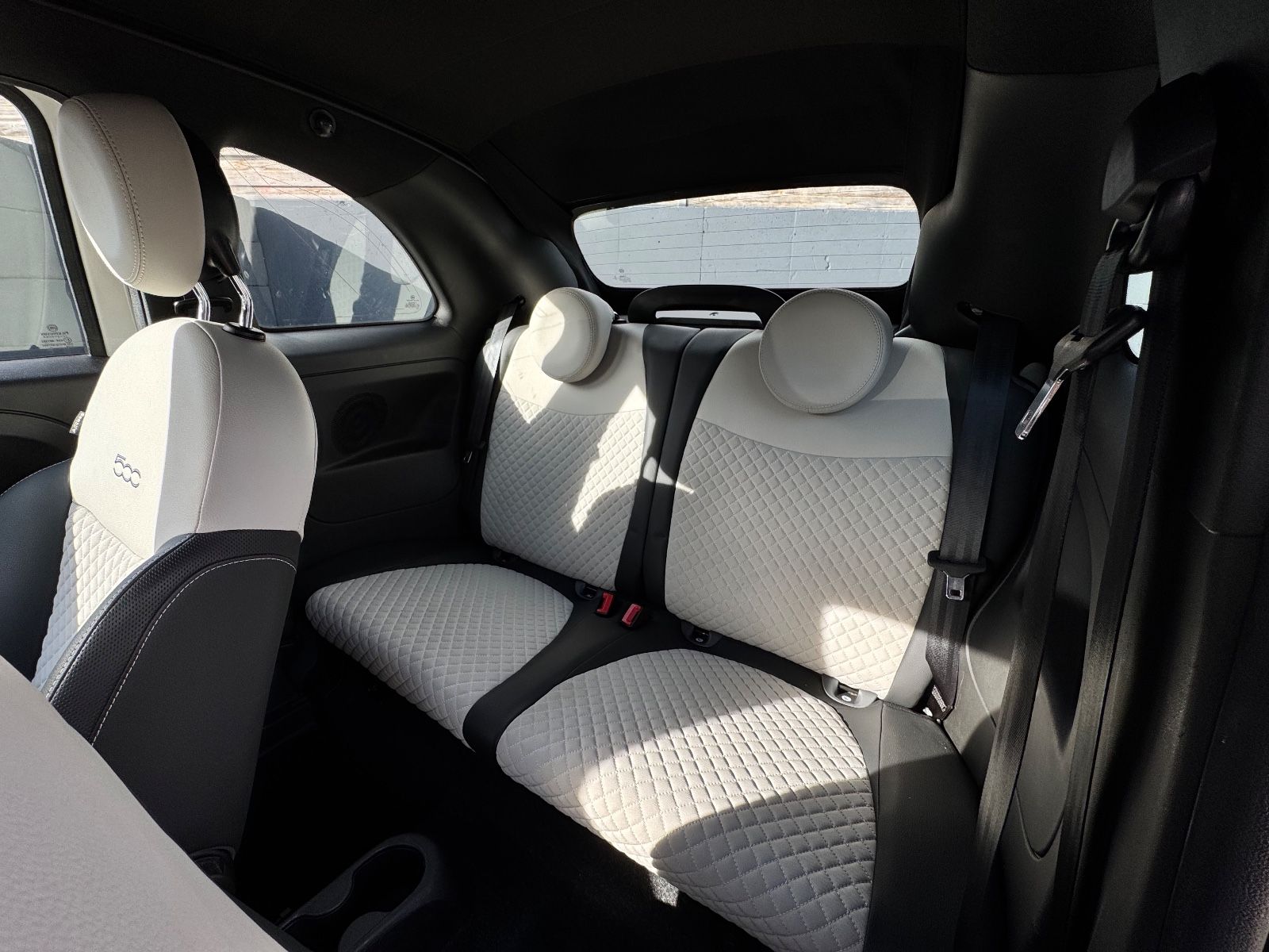 Fahrzeugabbildung Fiat 500C 1.0 GSE DolceVita Temp CarPlay/Android PDC